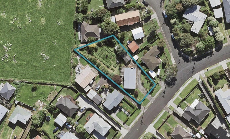 33 Wellesley Road, Mangere Bridge, Auckland - Carousel 1