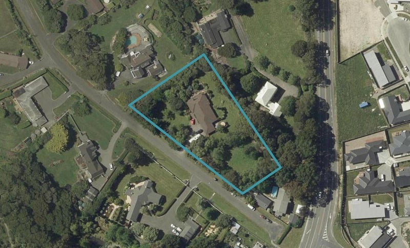 12 Waicola Drive, Fitzherbert, Palmerston North - Carousel 1
