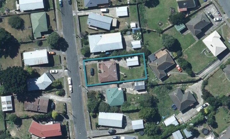 39 Levant Street, Cannons Creek, Porirua - Carousel 1