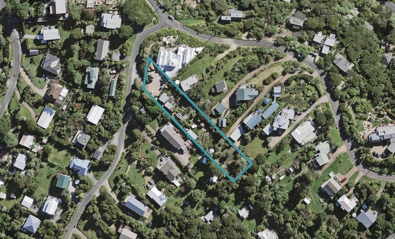 2 Huia Street, Oneroa, Waiheke Island - Carousel 1