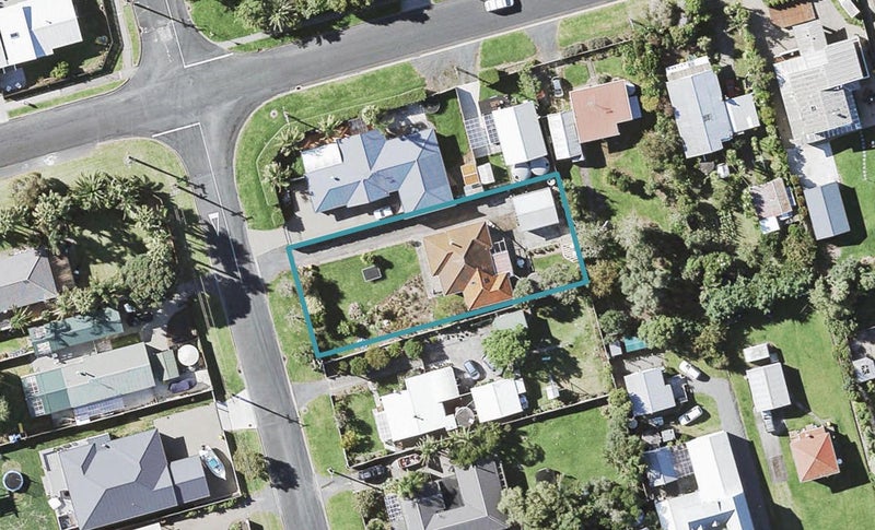 27 Sunkist Bay Road, Beachlands, Auckland - Carousel 1
