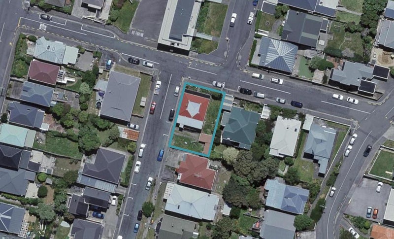 11 Tapiri Street, Hataitai, Wellington - Carousel 1