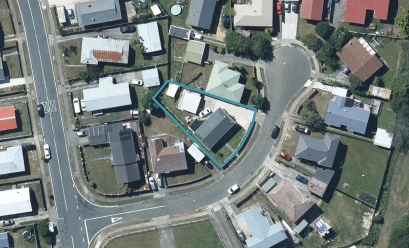 5 Dalray Place, Ascot Park, Porirua - Carousel 1