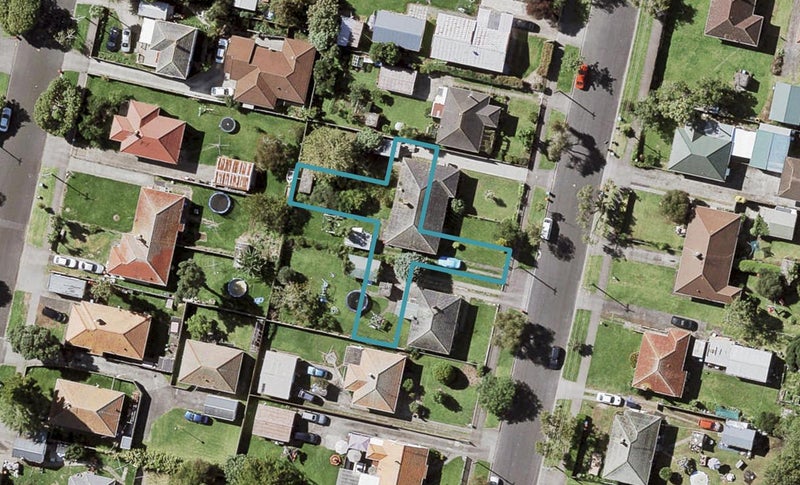 9 Tokomaha Lane, Point England, Auckland - Carousel 1