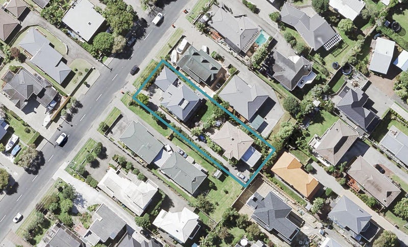 1/70 Browns Bay Road, Rothesay Bay, Auckland - Carousel 1
