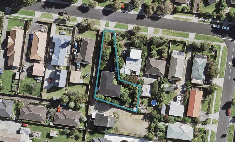 42 Waimai Avenue, Weymouth, Auckland - Carousel 1