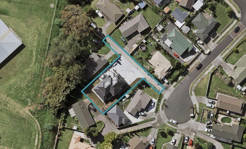 15 Serai Place, Flat Bush, Auckland - Carousel 1