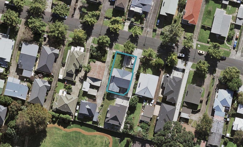 10 Beckenham Avenue, Royal Oak, Auckland - Carousel 1