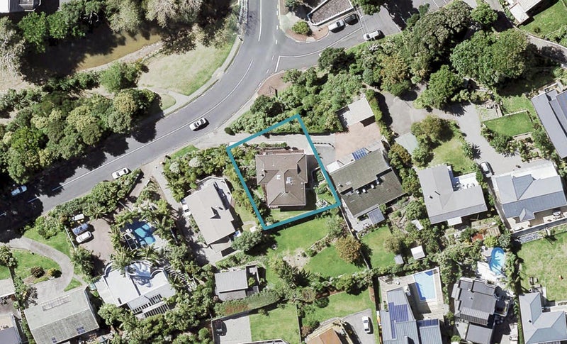 14 Browns Bay Road, Rothesay Bay, Auckland - Carousel 1