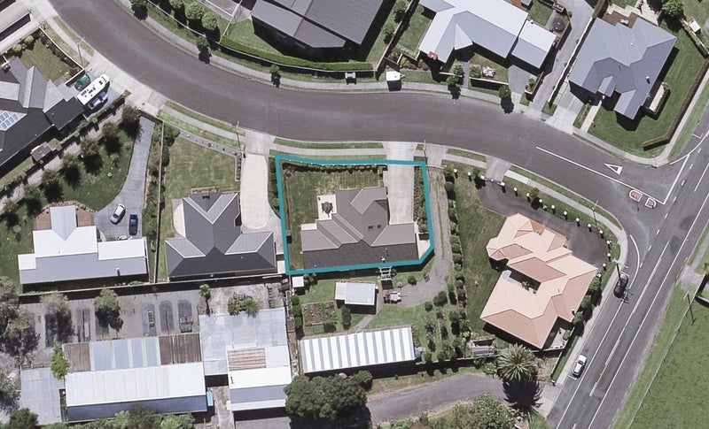 5 Portland Drive, Highlands Park, New Plymouth - Carousel 1