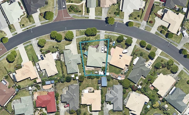 50 The Gardens Drive, Papamoa Beach, Papamoa - Carousel 1