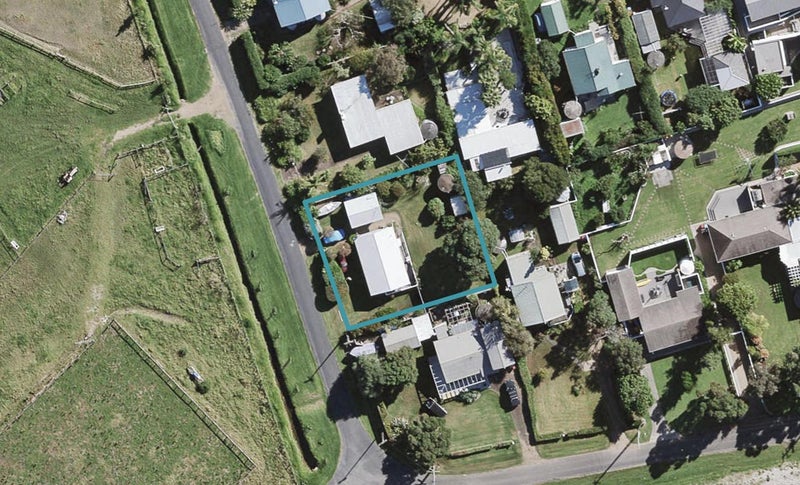 52 Tahatai Road, Oneroa, Waiheke Island - Carousel 1