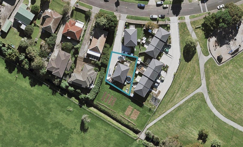 2/24 Bremner Avenue, Mount Roskill, Auckland - Carousel 1