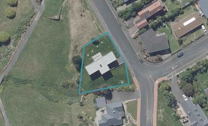 84 Isadore Road, Saint Clair, Dunedin - Carousel 1
