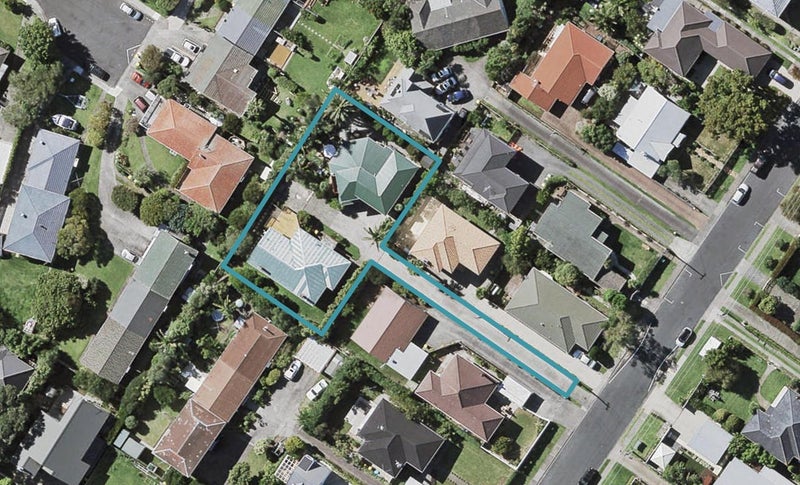 2/19 Eversleigh Road, Belmont, Auckland - Carousel 1