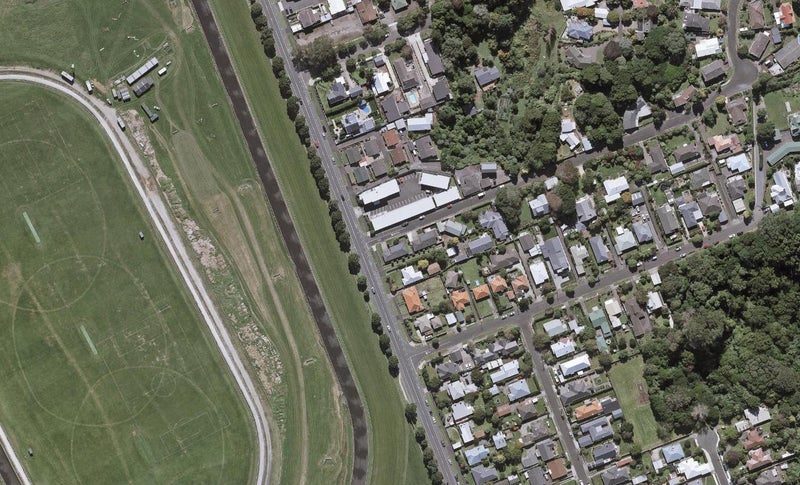 2 Frank Wilson Terrace, Welbourn, New Plymouth - Carousel 1