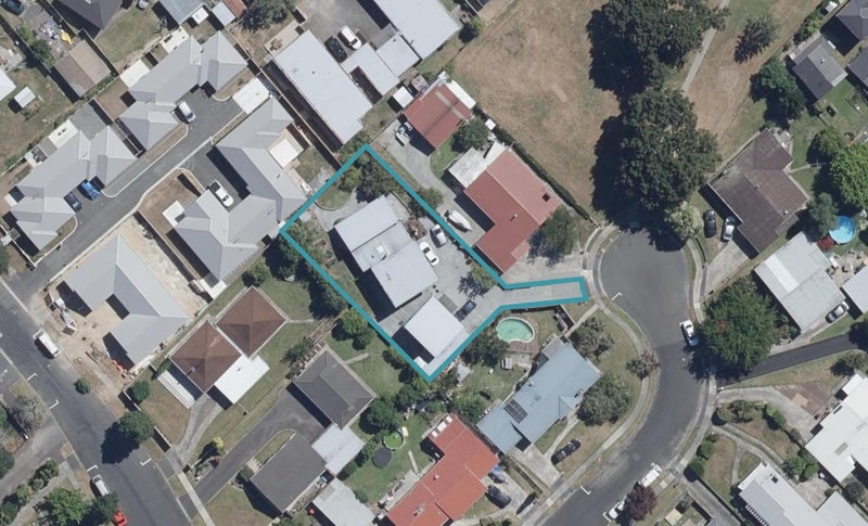 7 Bowen Place, St Andrews, Hamilton - Carousel 1