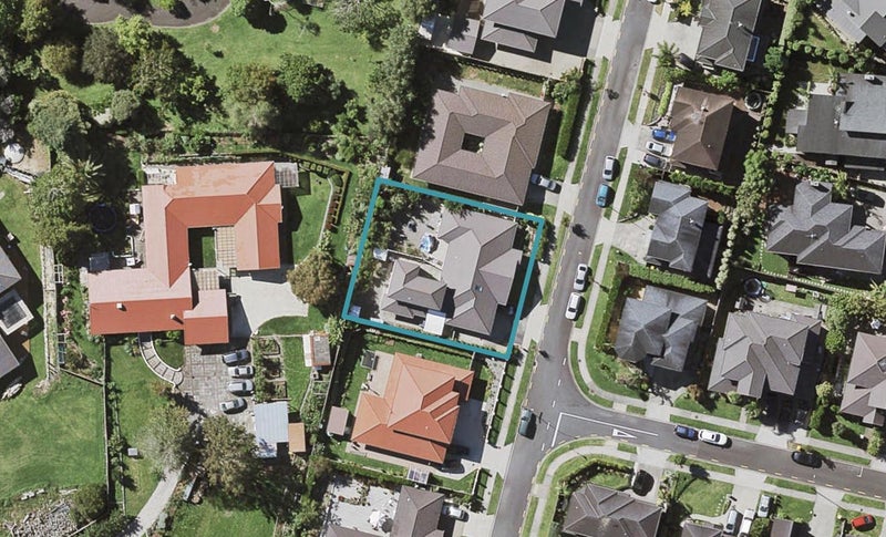 28 Gibbston Crescent, Flat Bush, Auckland - Carousel 1
