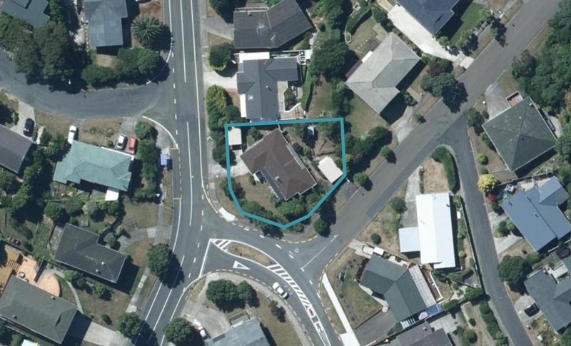 43 Spinnaker Drive, Whitby, Porirua - Carousel 1