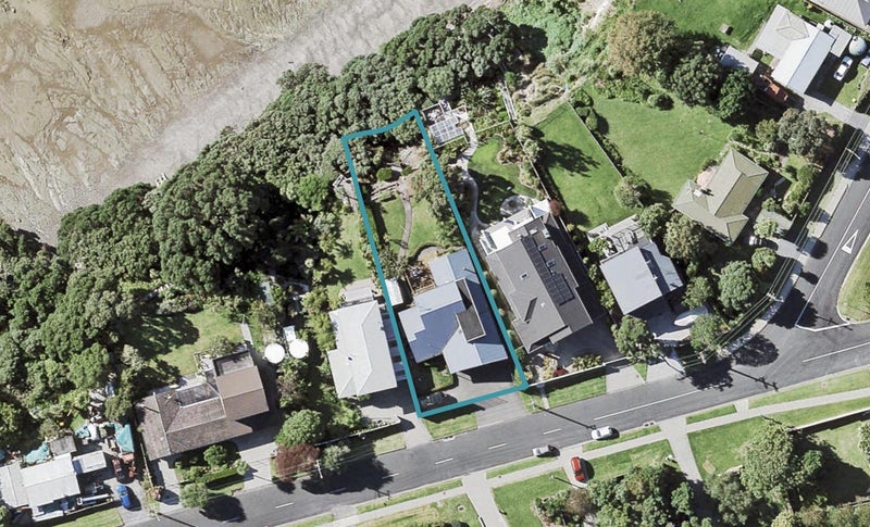 17 Ealing Crescent, Beachlands, Auckland - Carousel 1