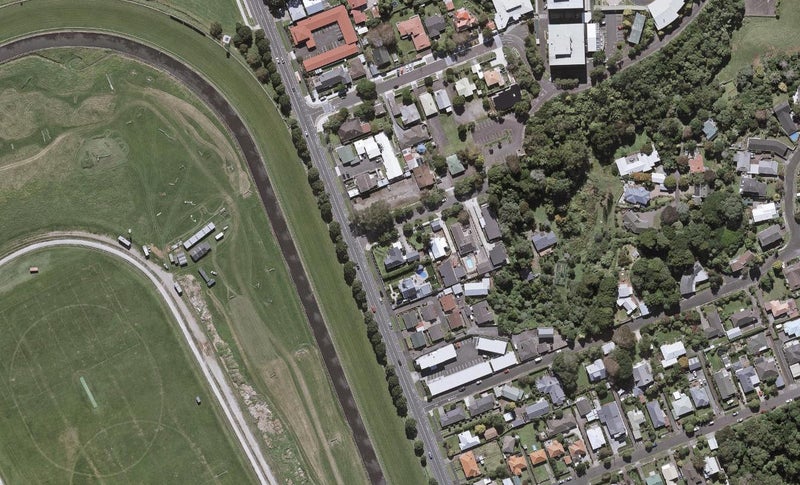 1/4 Cracroft Street, Welbourn, New Plymouth - Carousel 1