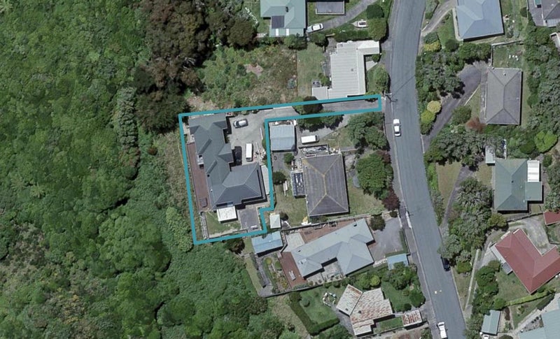 12 Miles Crescent, Newlands, Wellington - Carousel 1