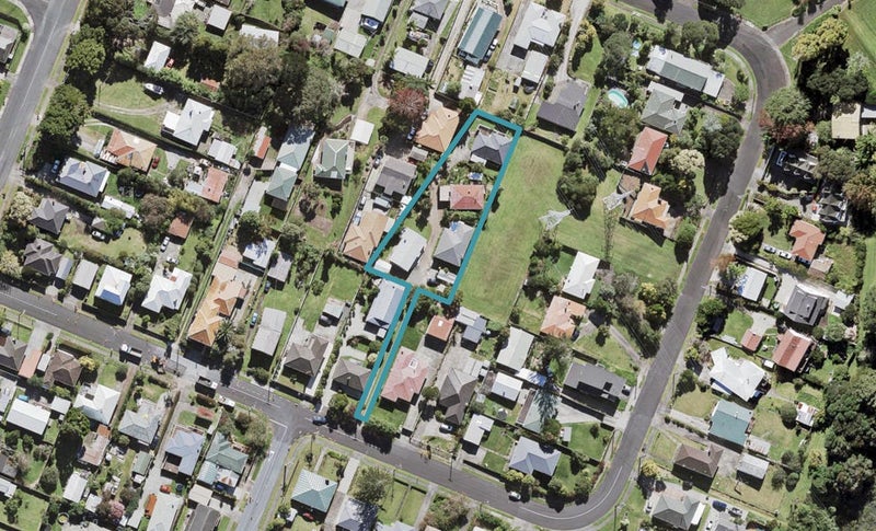 2/14 Beaubank Road, Kelston, Auckland - Carousel 1