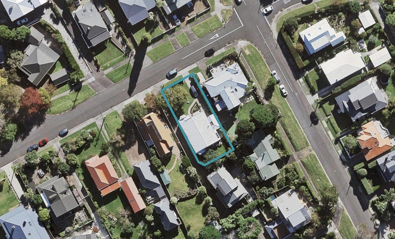 16 Rugby Road, Birkenhead, Auckland - Carousel 1