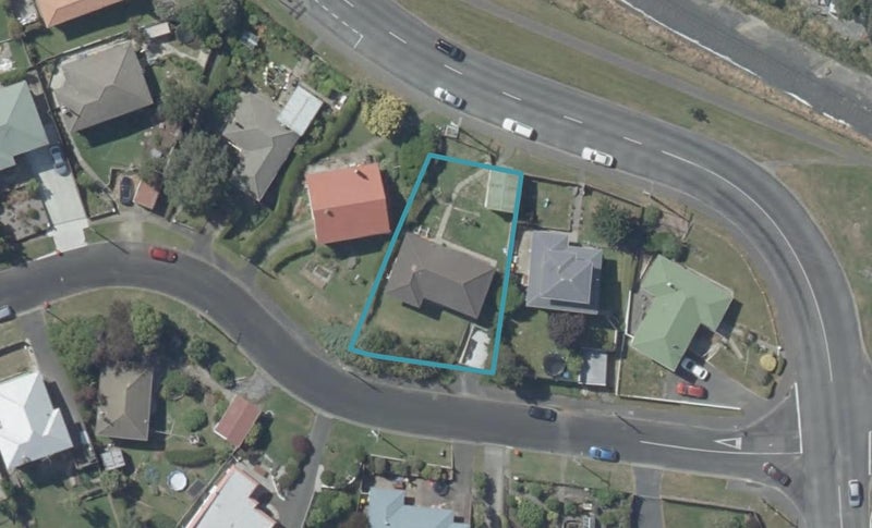 64 Waldron Crescent, Green Island, Dunedin - Carousel 1