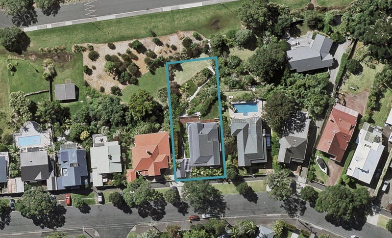 32 Waterview Road, Stanley Point, Auckland - Carousel 1