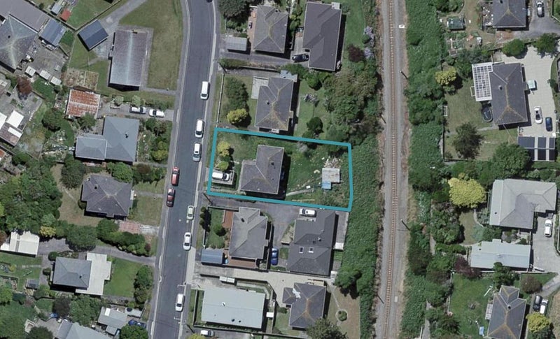 13 Stephen Street, Johnsonville, Wellington - Carousel 1