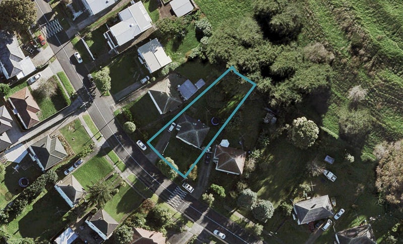 13 Roseman Avenue, Mount Roskill, Auckland - Carousel 1