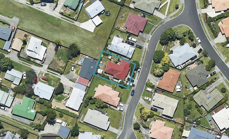 8 Newark Close, Gate Pa, Tauranga - Carousel 1