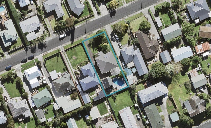 65 Sylvan Crescent, Te Atatu South, Auckland - Carousel 1