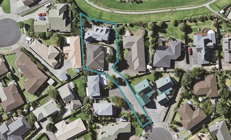 2/20 Solana Court, Botany Downs, Auckland - Carousel 1