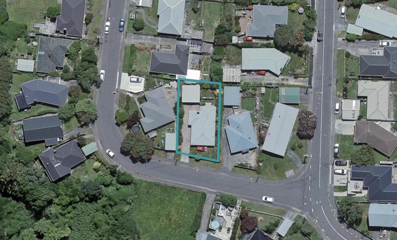 6 Lynda Avenue, Paparangi, Wellington - Carousel 1