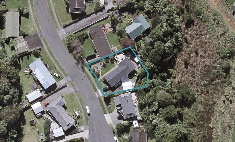 11 Winstone Place, Highlands Park, New Plymouth - Carousel 1