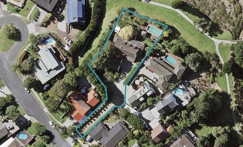 1 Estelle Place, Farm Cove, Auckland - Carousel 1