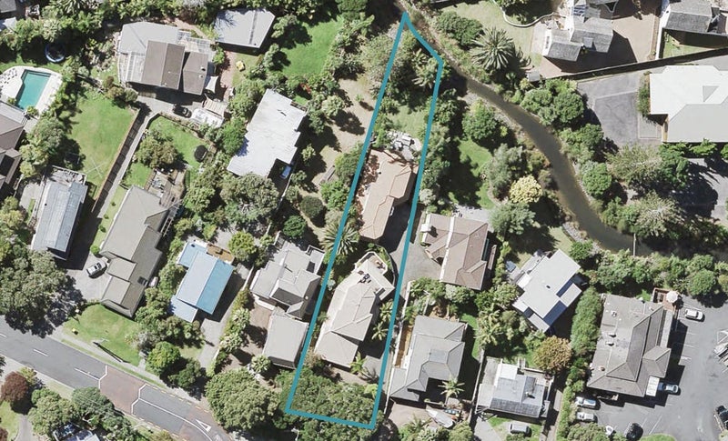 2/464 Beach Road, Murrays Bay, Auckland - Carousel 1