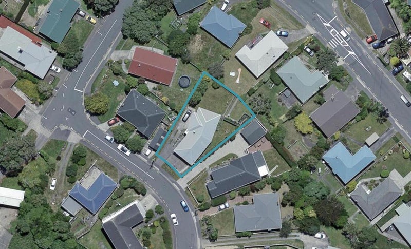 9 Bancroft Terrace, Newlands, Wellington - Carousel 1