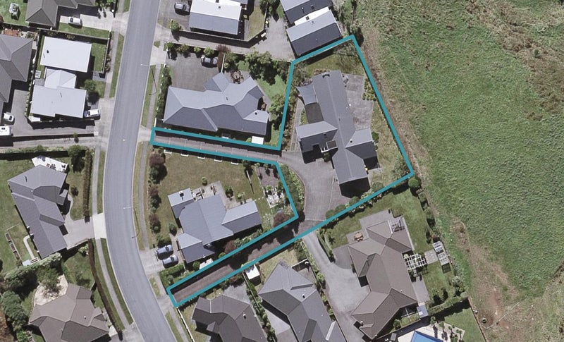 8B Montrose Place, Highlands Park, New Plymouth - Carousel 1