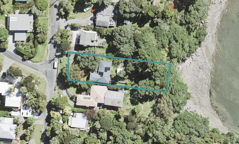 96 Kauri Point Road, Laingholm, Auckland - Carousel 1