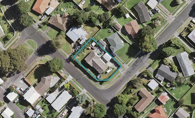 12 Rountree Place, Conifer Grove, Takanini - Carousel 1