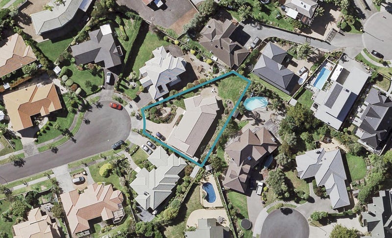 7 Delray Place, Shamrock Park, Auckland - Carousel 1
