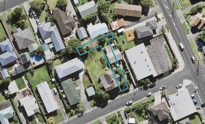 11/1 Sylvan Crescent, Te Atatū South, Auckland - Carousel 1