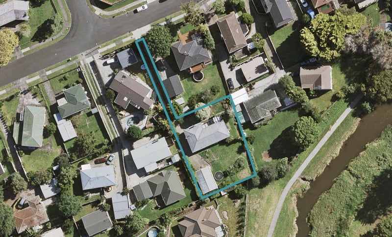 25 McQuarrie Avenue, Wattle Downs, Auckland - Carousel 1