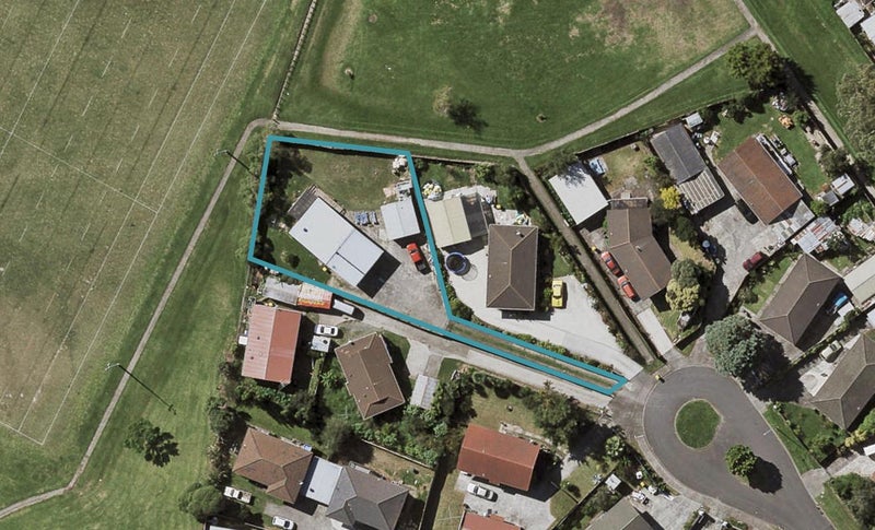 12 Pesaro Place, Clover Park, Auckland - Carousel 1