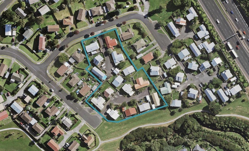 5A Azalea Place, Wiri, Auckland - Carousel 1