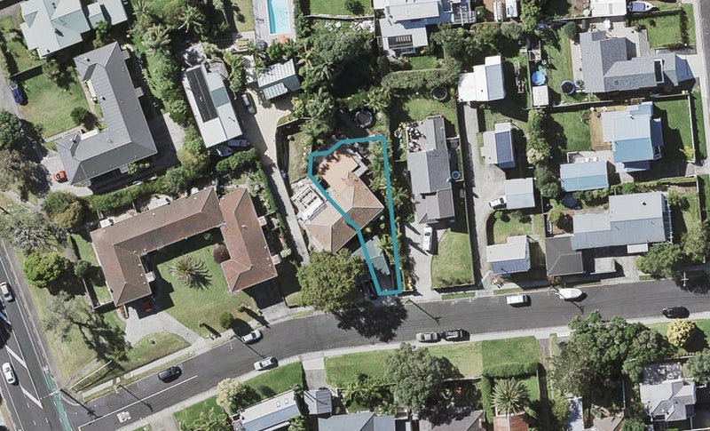 30A Hanlon Crescent, Narrow Neck, Auckland - Carousel 1