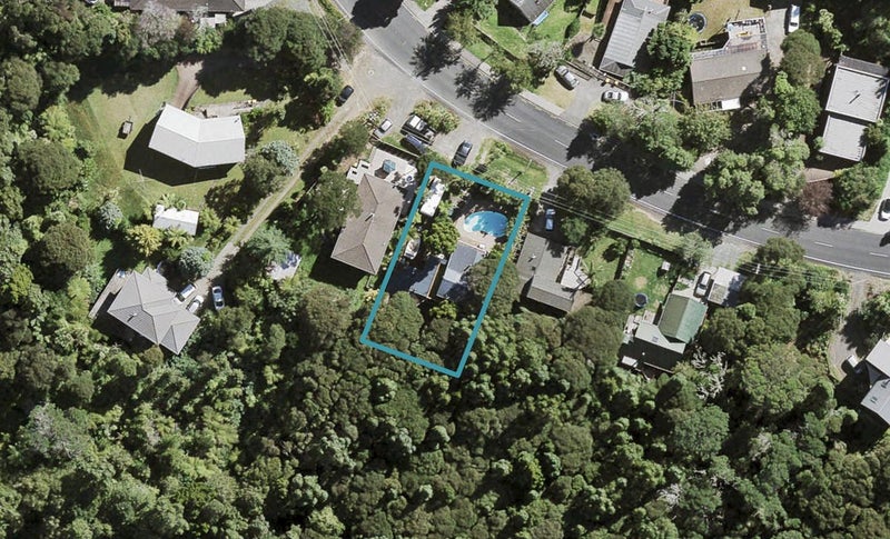 194 Glengarry  road, Glen Eden, Waitakere - Carousel 1